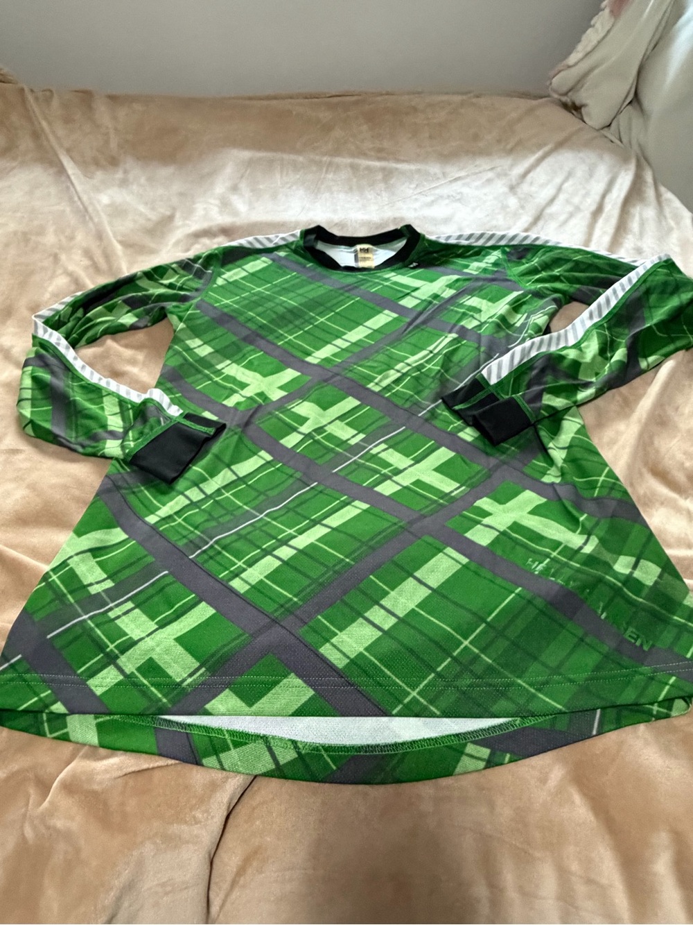 Helly Hansen Long Sleeve Green Plaid Athletic Ski Top Men’s Large Gorpcore
